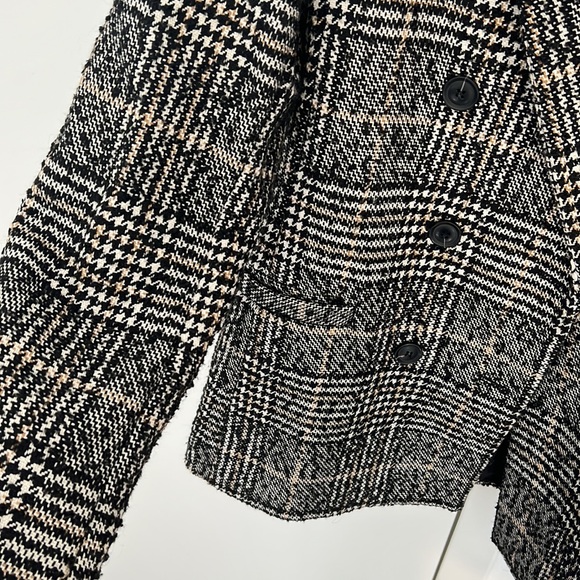 H&M double lined wool blazer. Worn once. Size 2 - Picture 3 of 3